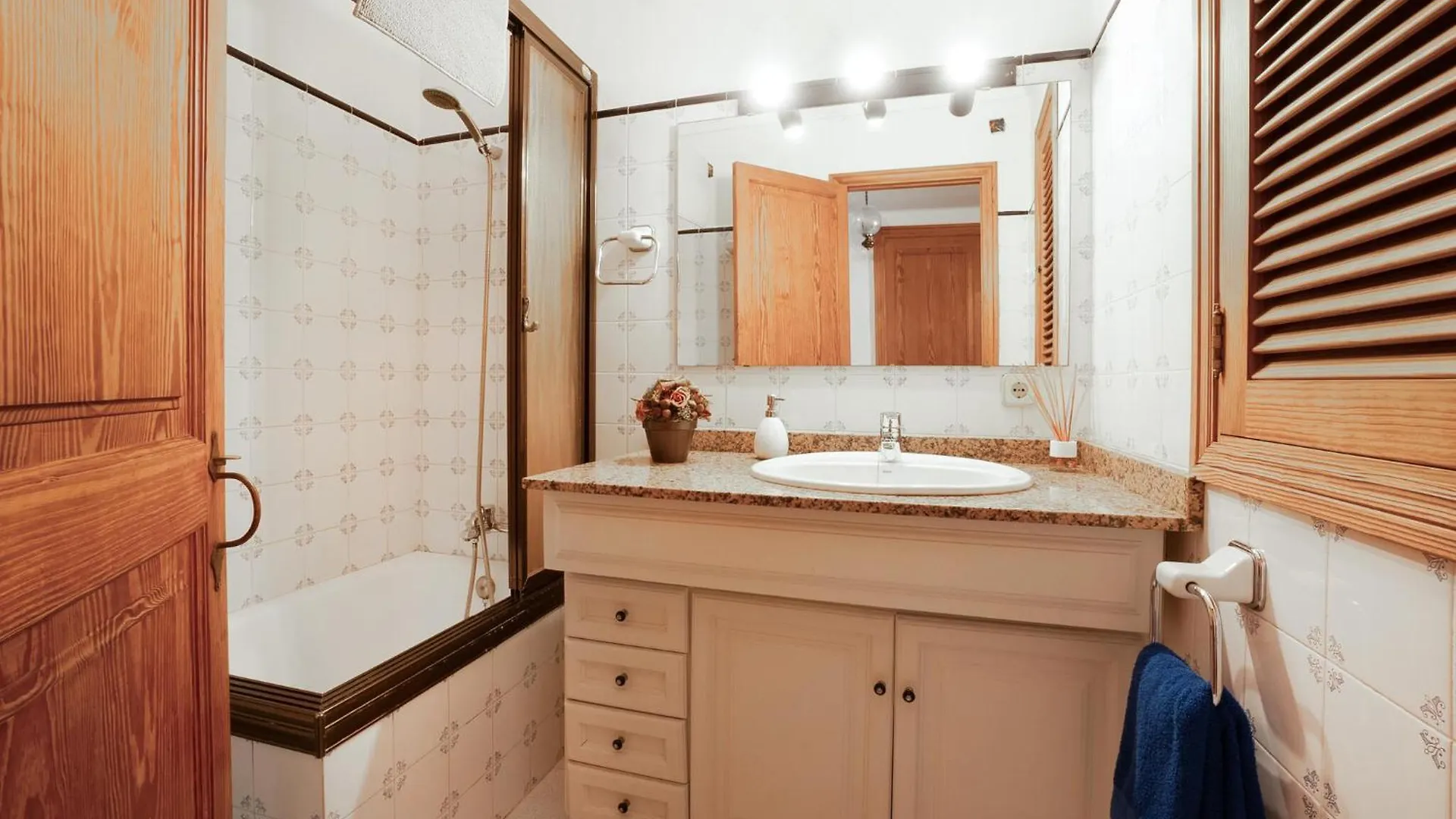 Amazing Home In Caimari With Wifi